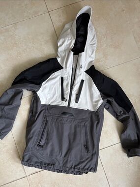 Volcom Men’s Two-Tone Hooded Pullover Jacket in White, Black & Gray